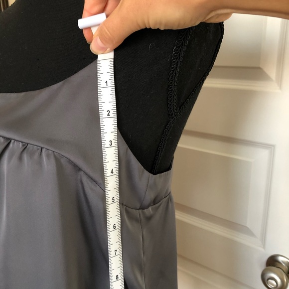 Gray sleeveless blouse - Picture 4 of 5